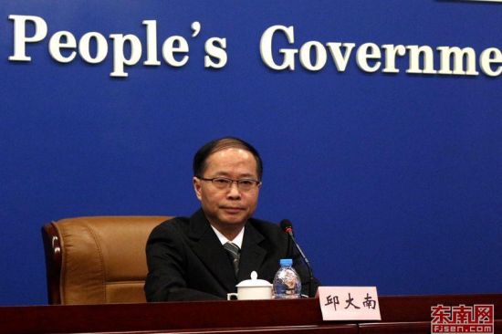 省税务局党委副书记、副局长邱大南介绍相关情况。东南网记者 林先昌 摄 省税务局党委副书记、副局长邱大南介绍相关情况。东南网记者 林先昌 摄