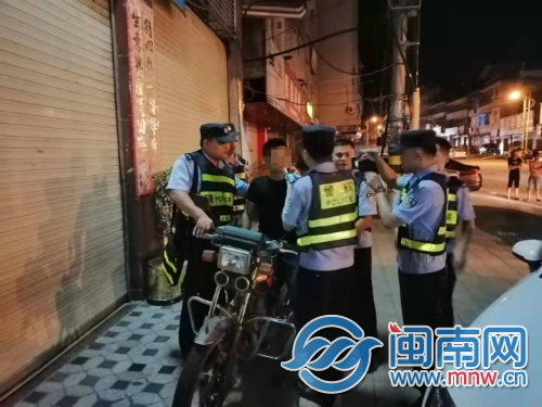 吴某被设卡执勤民警查获